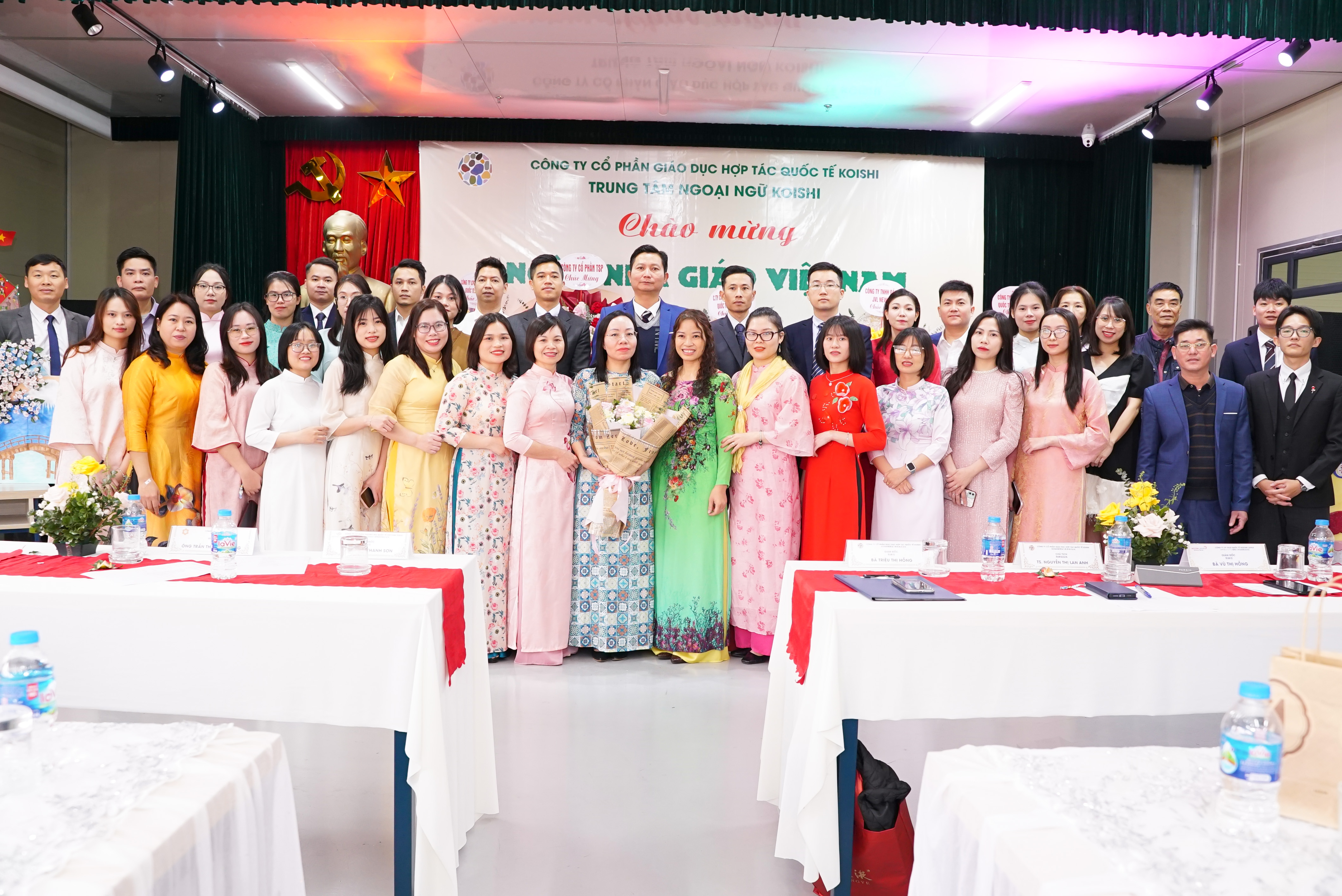 Vietcom Today - Trung tâm Ngoại ngữ Koishi tổ chức thành công lễ kỷ niệm 43 năm Ngày Nhà Giáo Việt Nam 20/11/2025